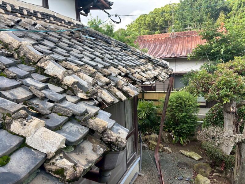 福岡県糟屋郡粕屋町の一戸建ての屋根工事（取替）の施工前｜株式会社住みたかの施工事例