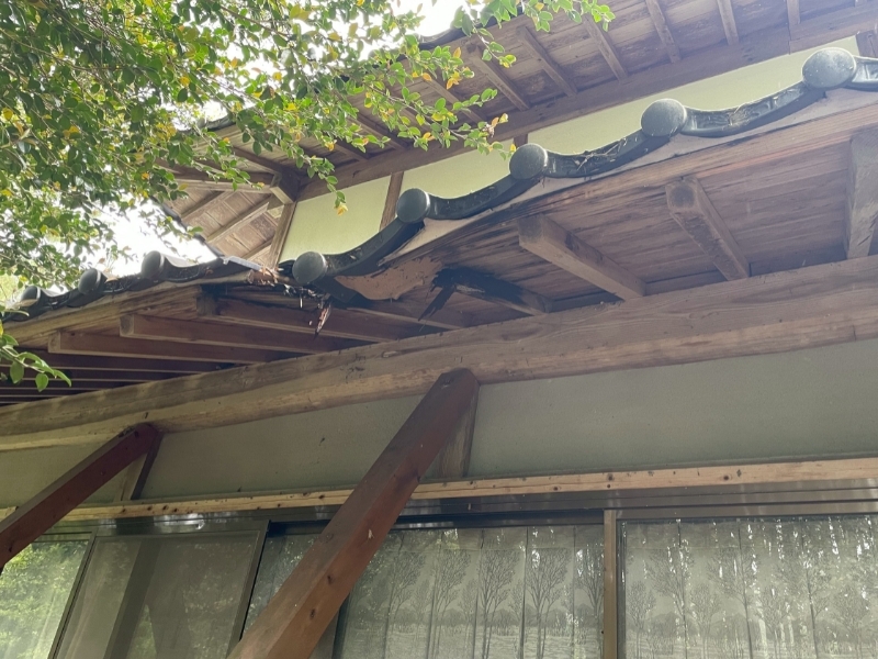 岡山県苫田郡鏡野町の一戸建ての屋根工事（取替）の施工前｜株式会社千代延産業の施工事例