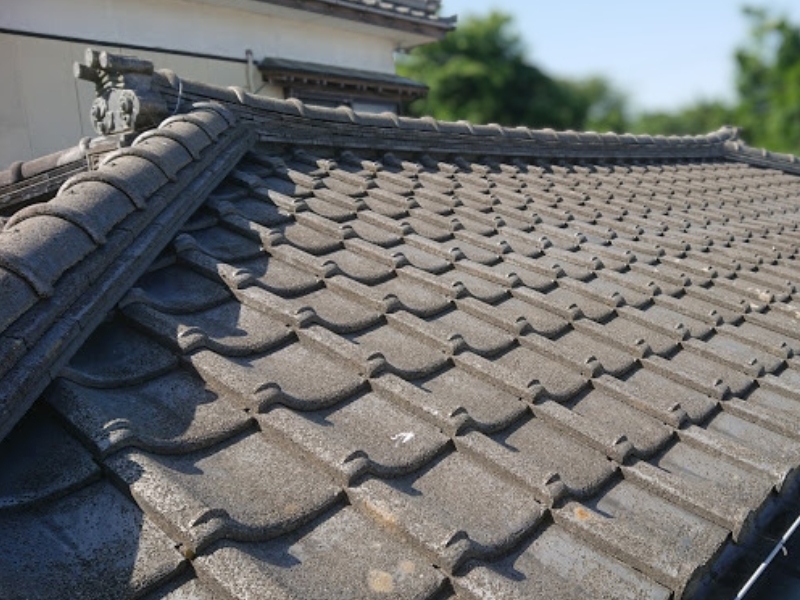 新潟県北蒲原郡の一戸建ての屋根工事（取替）の施工前｜北新高圧工業（新潟屋根瓦）の施工事例