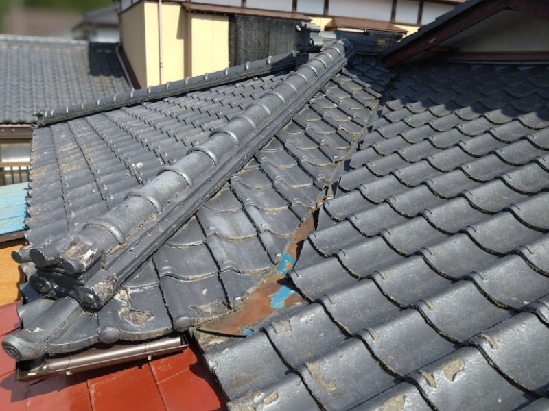 新潟県新発田市の一戸建ての屋根工事（取替）の施工前｜北新高圧工業（新潟屋根瓦）の施工事例