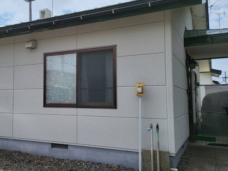 北海道河東郡音更町の一戸建ての雨樋工事（取替）の施工前｜有限会社高島板金工業の施工事例
