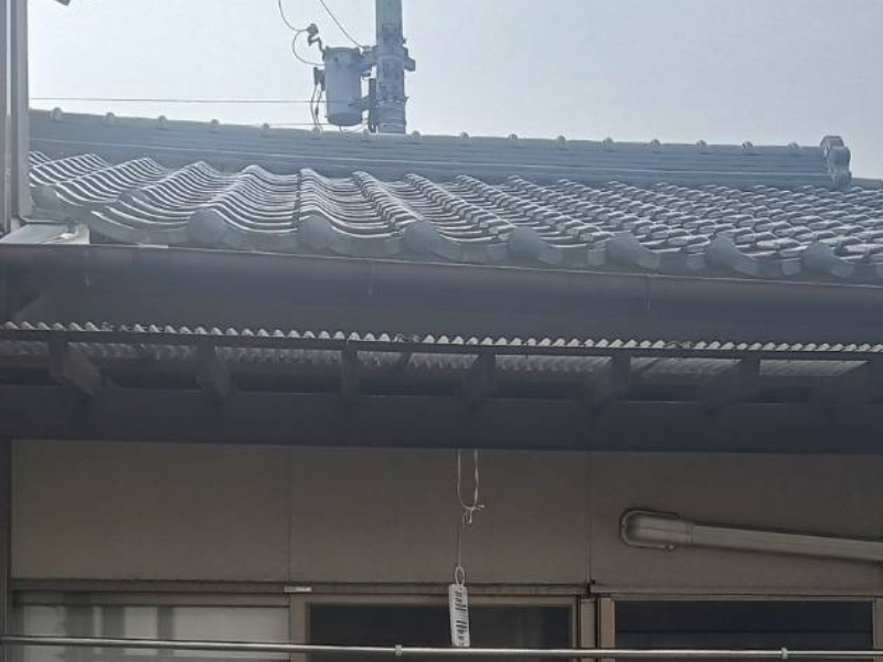 岐阜県多治見市の一戸建ての雨樋工事（取替）の施工前（1枚目）｜有限会社鈴木瓦店の施工事例