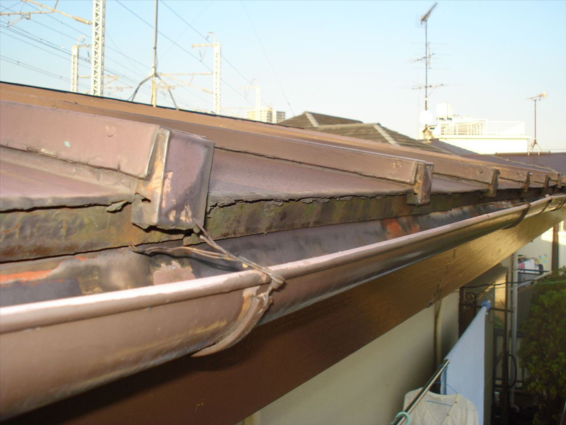 金属屋根の軒先部（屋根の先端）