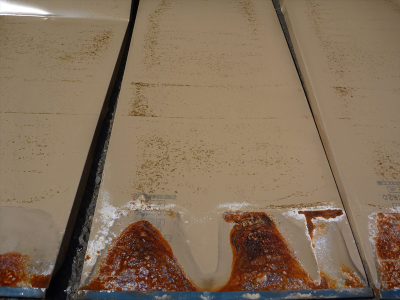 軒先部裏面が腐食している様子