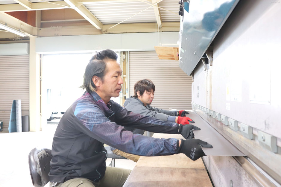 株式会社エーオーエイト